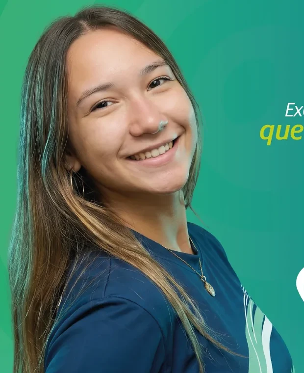 Estudante da Escola Crescimento sorrindo